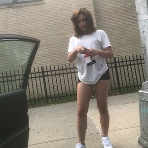 Meet your Posher, Dounia